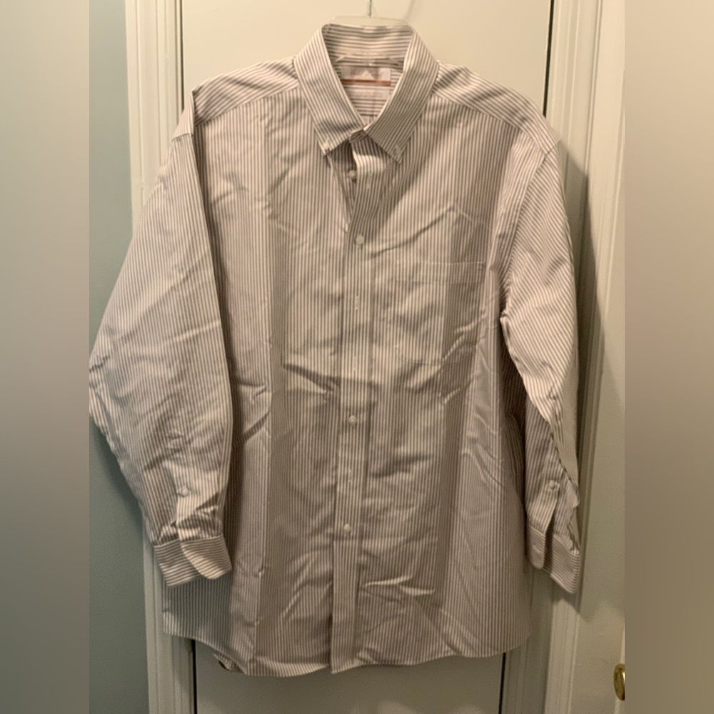 Mens Roundtree & Yorke Gold Label dress shirt.
